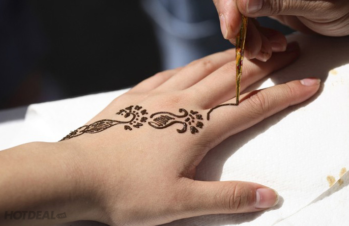 Vẽ Henna bằng mực thảo dược nhập khẩu Ấn Độ tại C.Kids