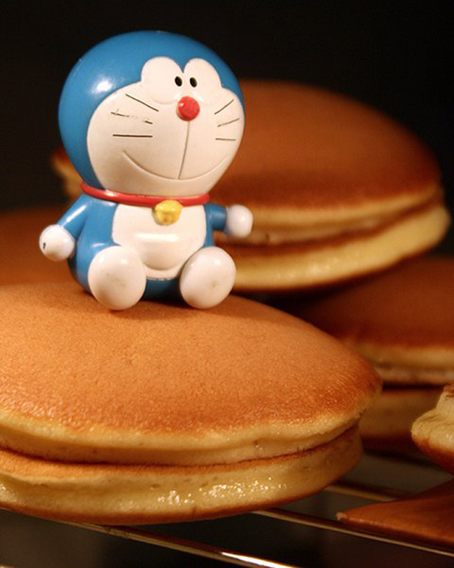 Nếu bạn yêu thích Doremon, chắc chắn bạn sẽ không thể bỏ qua Combo 10 Bánh Doraemon dành riêng cho bạn. Một hộp bánh ngọt thơm ngon, được trang trí bằng hình ảnh Doremon và các nhân vị đa dạng, chắc chắn sẽ đem lại cho bạn nhiều niềm vui.