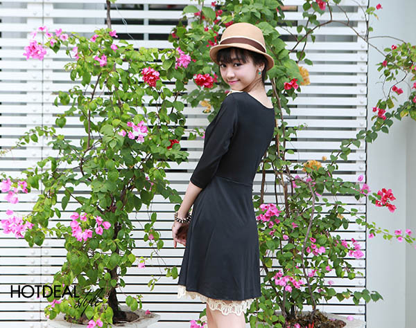 Đầm X&ograve;e Ch&acirc;n V&aacute;y Ren