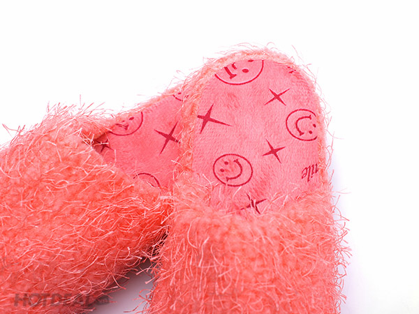 D&eacute;p L&ocirc;ng Đi Trong Nh&agrave; Xinh Xắn