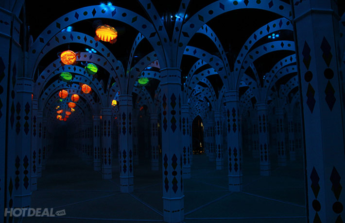 2 Vé Vào Cửa Mê Cung Mirror Maze Tại Vincom Times City