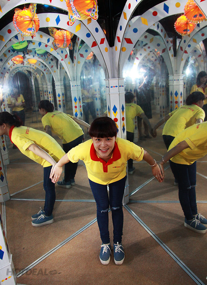 2 Vé Vào Cửa Mê Cung Mirror Maze Tại Vincom Times City