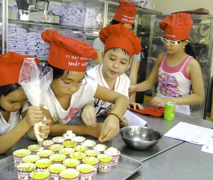 Trẻ Học Làm Bánh Âu/ Bánh Trung Thu Tại Nhất Hương - Thỏa Sức Mang Về