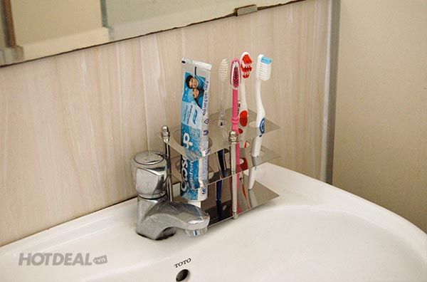 Kệ Đựng Dụng Cụ Kem Đ&aacute;nh Răng Inox Vu&ocirc;ng Loại I