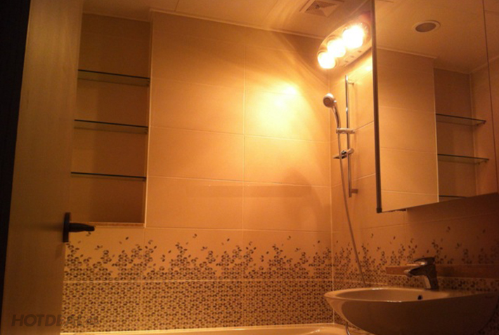 Đ&egrave;n Sưởi 03 B&oacute;ng Ch&iacute;nh H&atilde;ng COMET CM8538